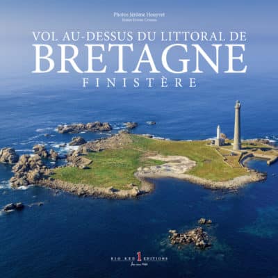 vol au dessus du littoral finistere